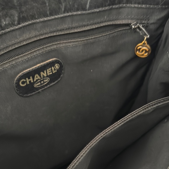 Chanel Rare Vintage Black Leather Shoulder Bag - Picture 8 of 11